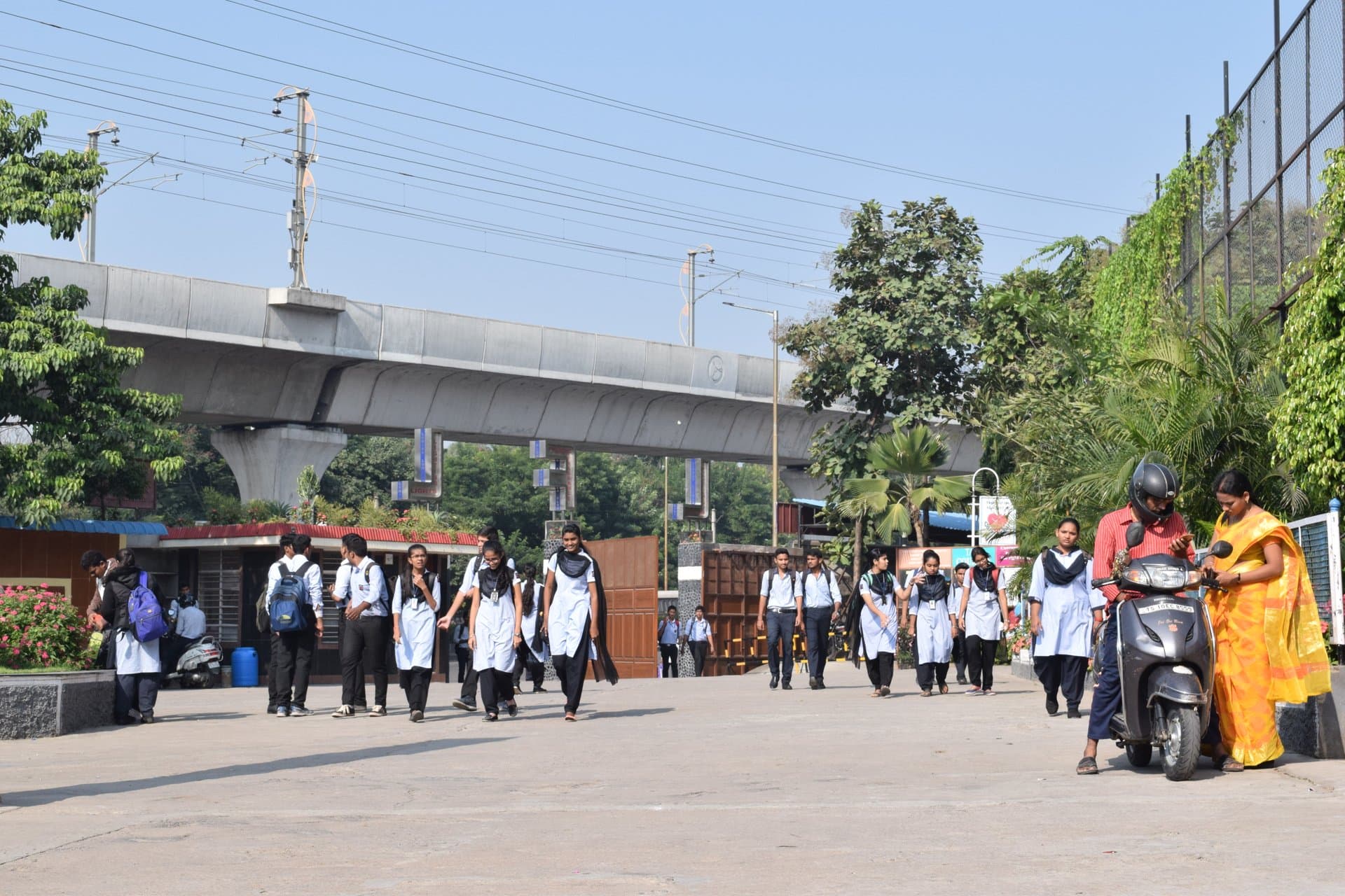 Main Campus Entrance Gates & Metro Connectivity