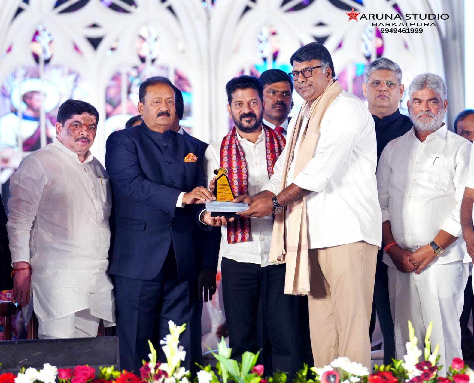 Hon'ble CM Sri A. Revanth Reddy presenting Eminent College Award