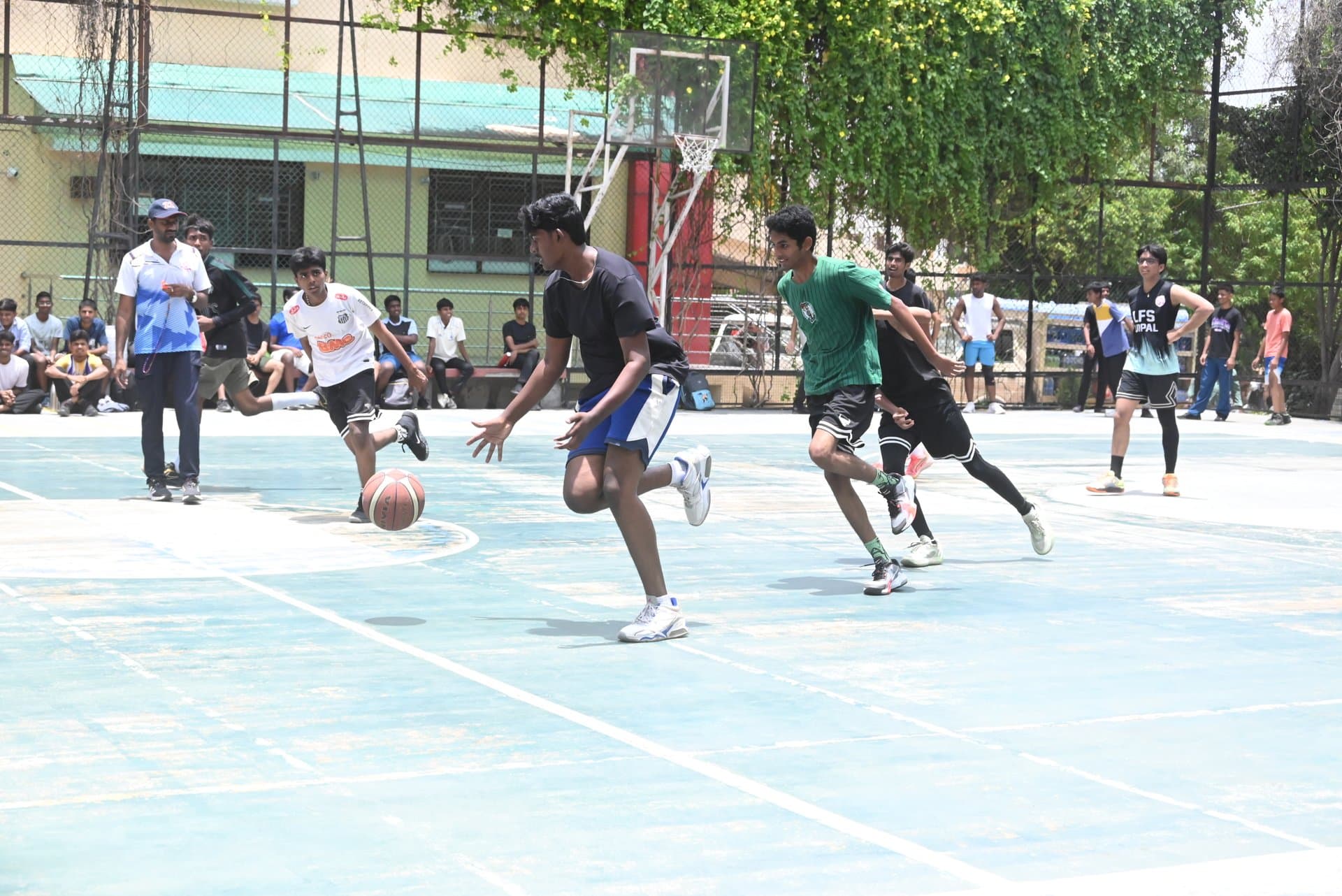Basketball Match — Fastbreak Dribble