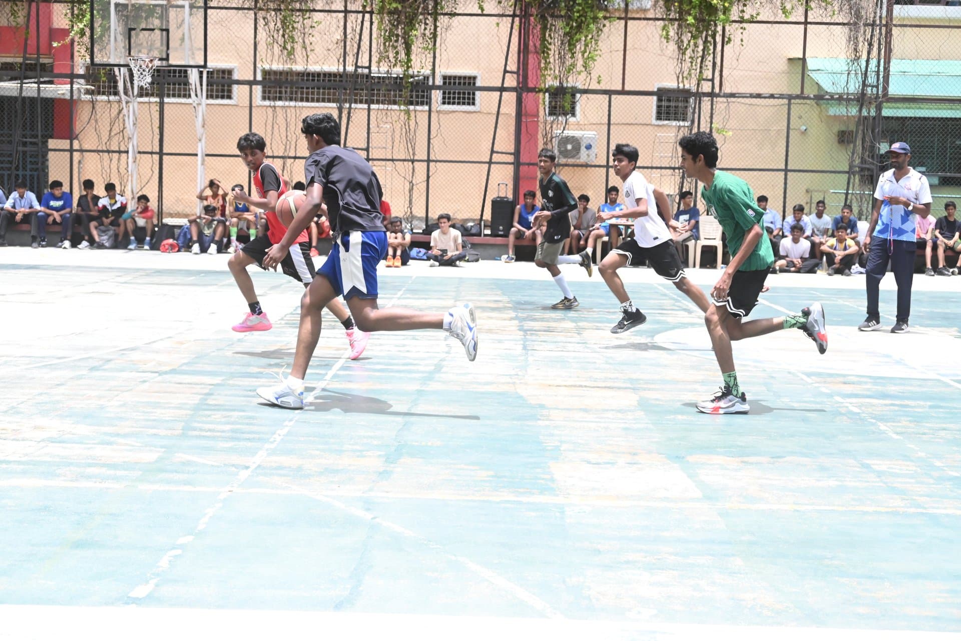 Basketball Match — Perimeter Defense